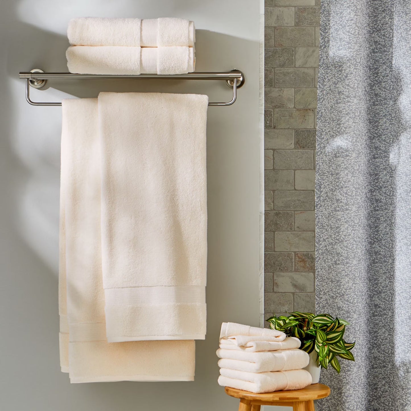 Signature Soft Solid Cotton Bath Towel – Vanilla Dream | Ultra Soft, Highly Absorbent, Luxury Bathroom Towel