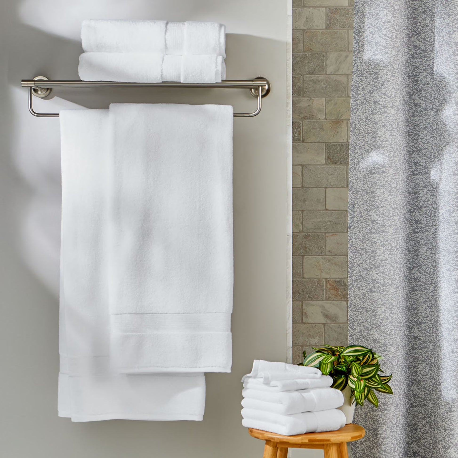 Signature Soft Solid Cotton Bath Towel, Arctic White — 100% Premium Cotton, Ultra Soft & Absorbent, Quick Dry, Hotel Quality Luxury Bath Towel for Bathroom, Spa & Gym