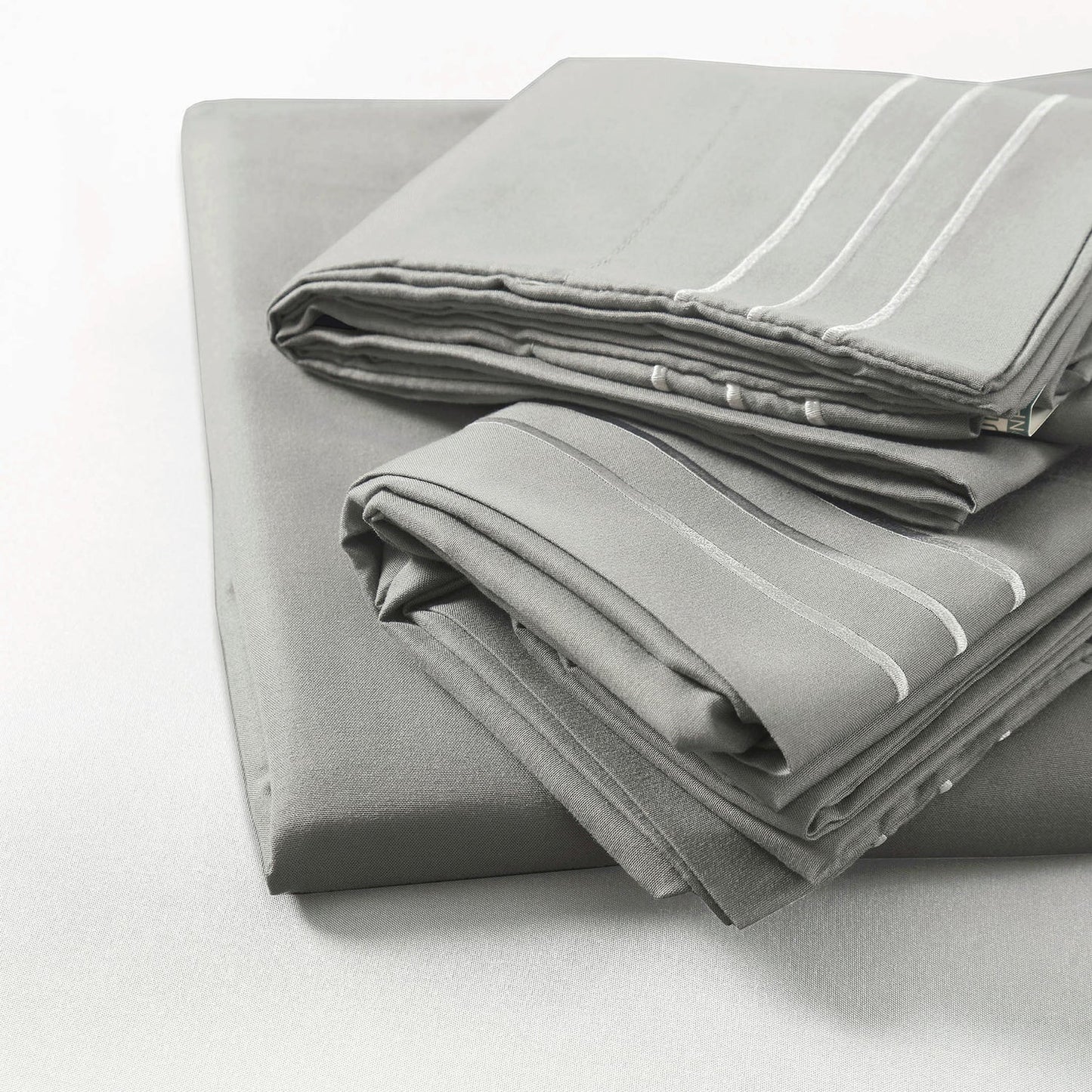 Plain Grey Bed Sheet Set – Soft Breathable Microfiber Bedding Set with Pillowcases, Lightweight Wrinkle Resistant All Season Sheet Set for Everyday Comfort